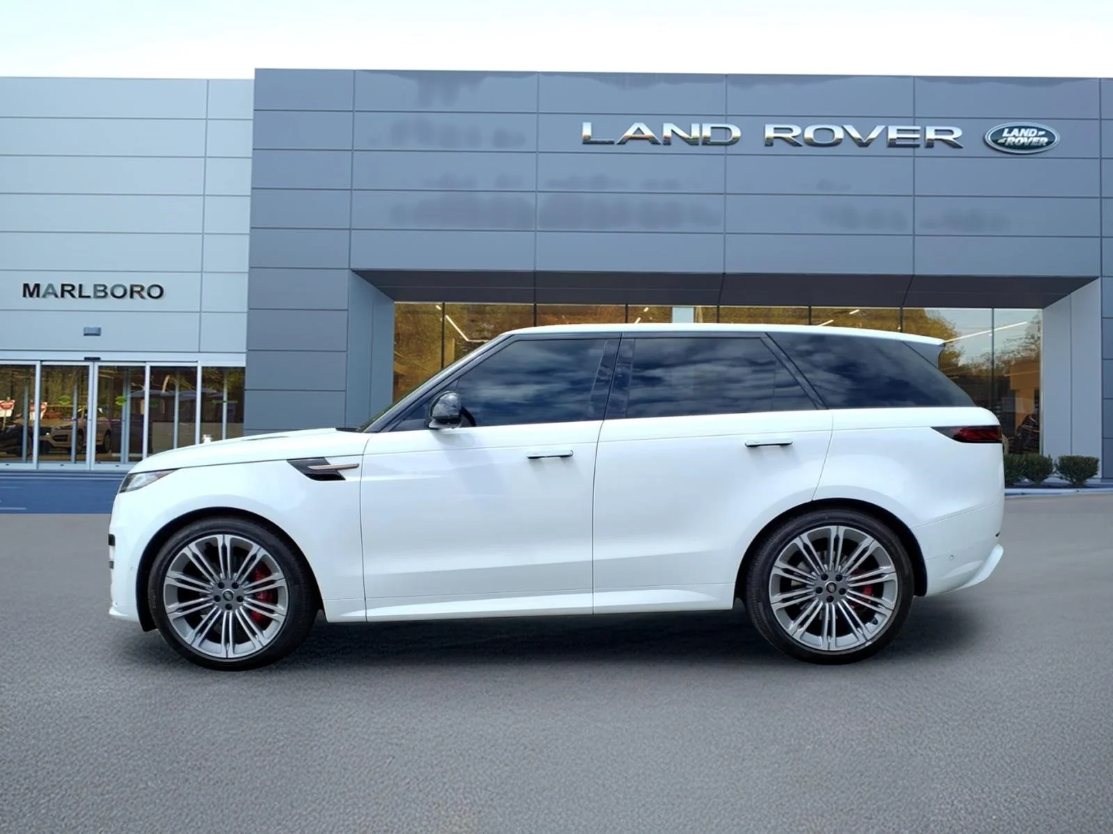 Used 2025 Fuji White 1aa Land Rover Dynamic SE image 6