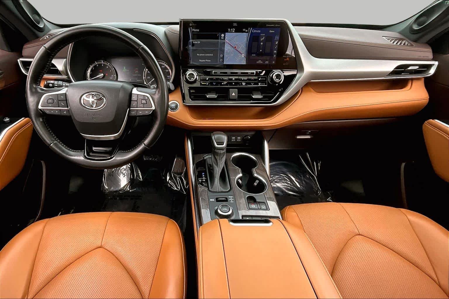 Used 2022 Moon Dust Toyota Platinum image 16