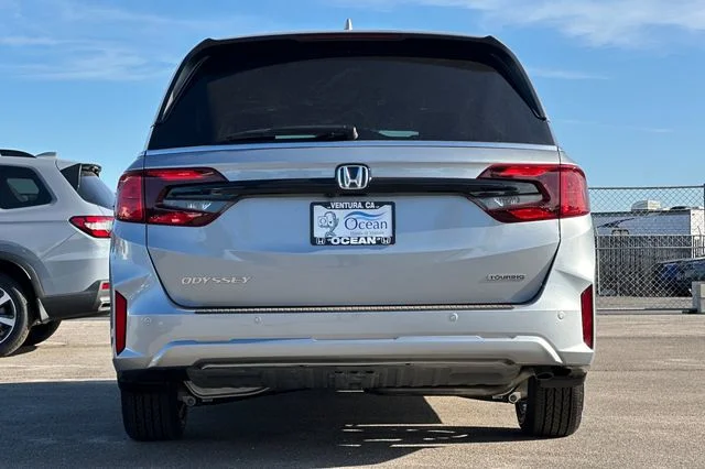 New 2026 Solar Silver Metallic Honda Touring image 5