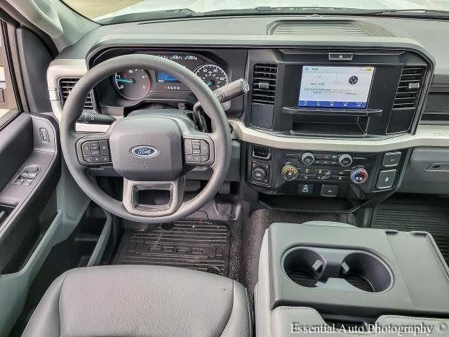 New 2025 Oxford White Ford F-450® XL image 38