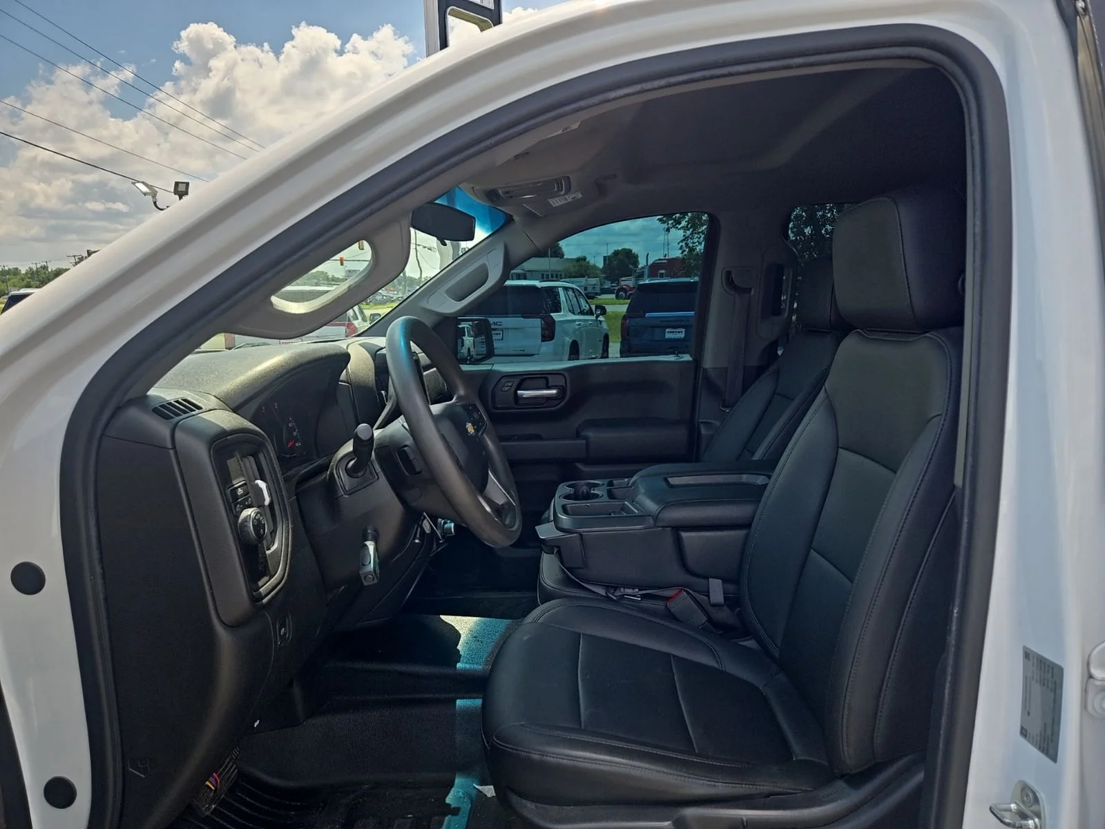 Used 2019 White Chevrolet WT image 9