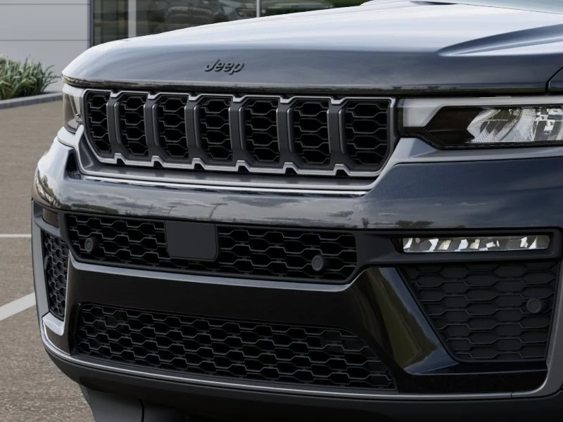 New 2026 Diamond Black Crystal Pearlcoat Jeep Limited image 37