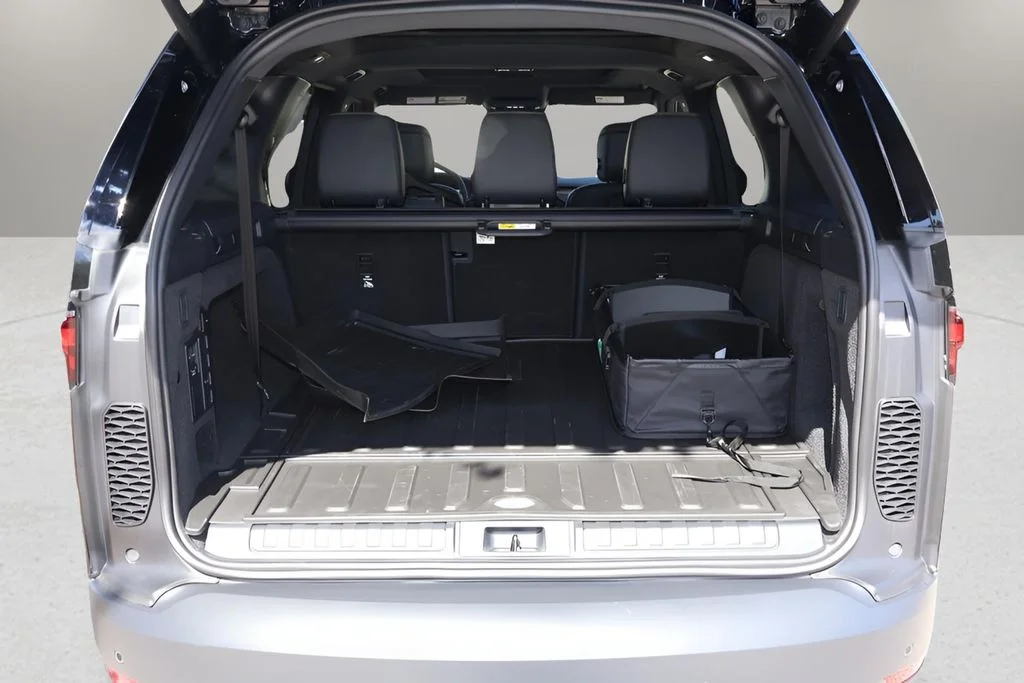 New 2026 Santorini Black Land Rover S image 18