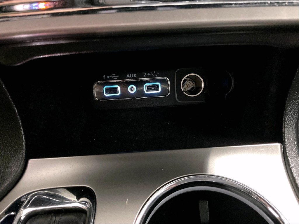 Used 2018 Gray Jeep Limited image 28
