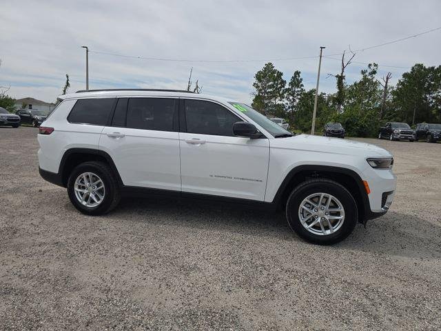 New 2026 Bright White Clear-Coat Exterior Paint Jeep Laredo image 2
