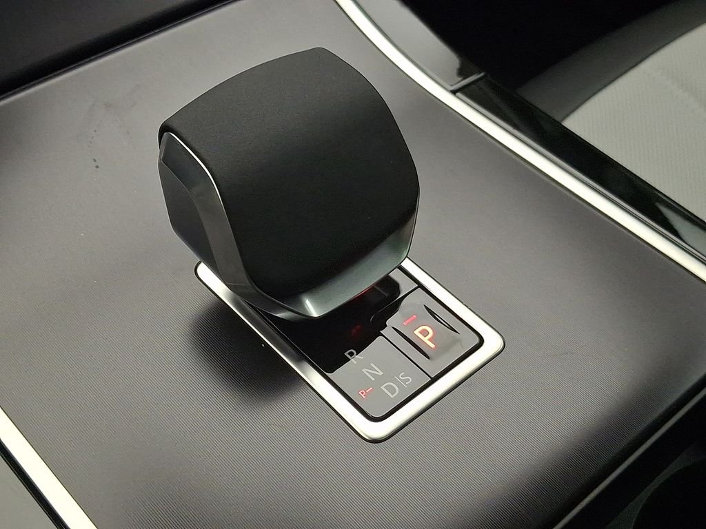 New 2026 Santorini Black Land Rover Hoxton Edition image 12