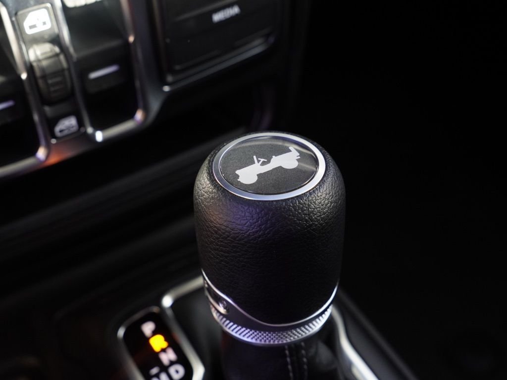 New 2026 Bright White Clear-Coat Exterior Paint Jeep Sport image 18