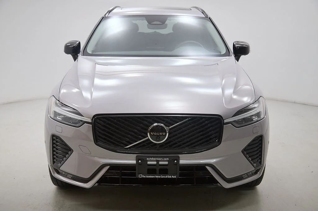 New 2026 Aurora Silver Volvo Plus image 5