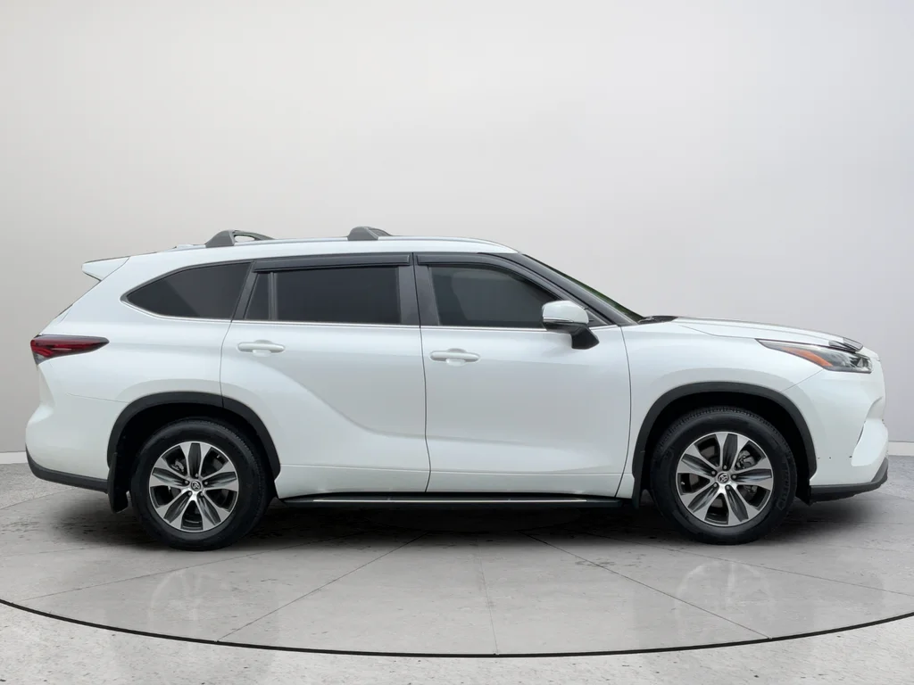 2024 Toyota Highlander XLE - Photo 10