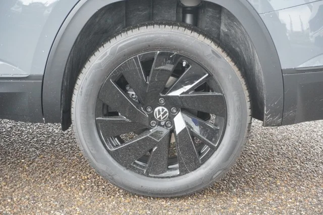 New 2026 Pure Gray Volkswagen 2.0T SE w/Technology image 13