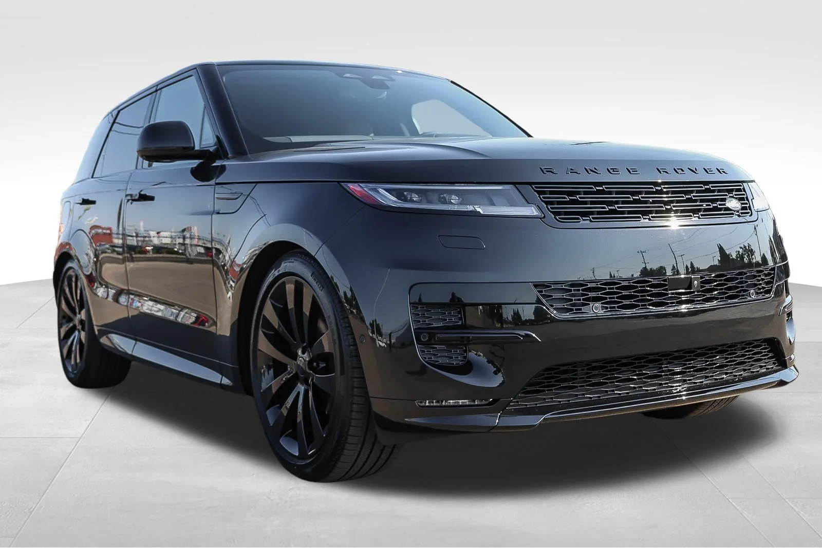 New 2026 Santorini Black Land Rover Dynamic SE image 3