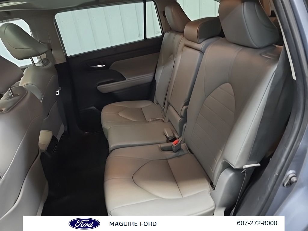 Used 2022 Moon Dust Toyota XLE image 35