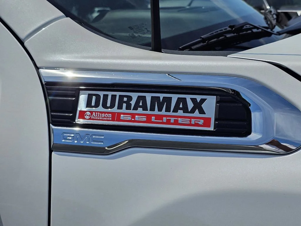 Used 2023 White Frost Tricoat GMC Denali image 7