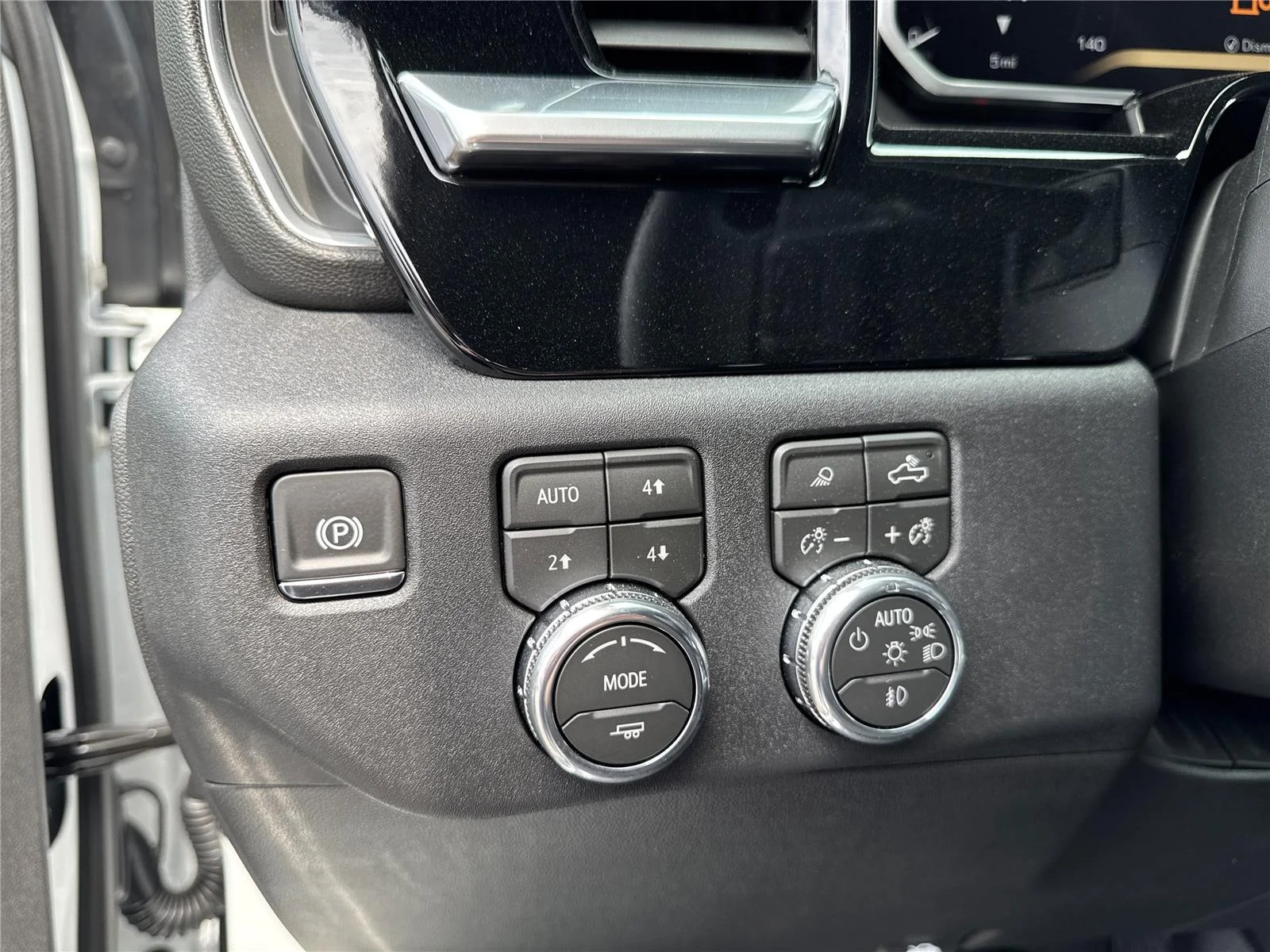 New 2026 Summit White GMC SLT image 29