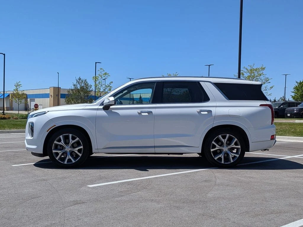 Used 2022 White Hyundai Limited image 4