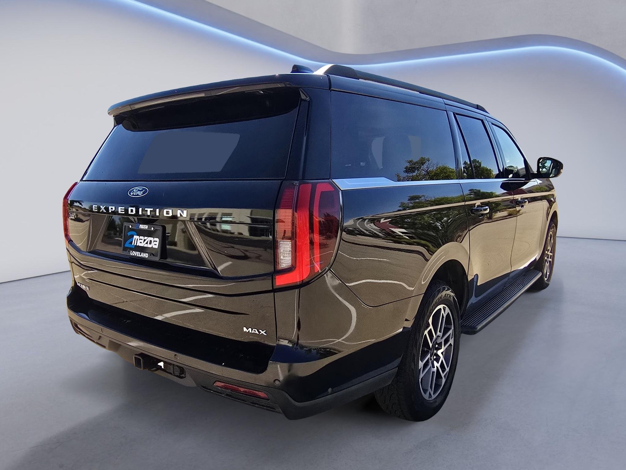 Used 2025 Agate Black Metallic Ford Active image 5