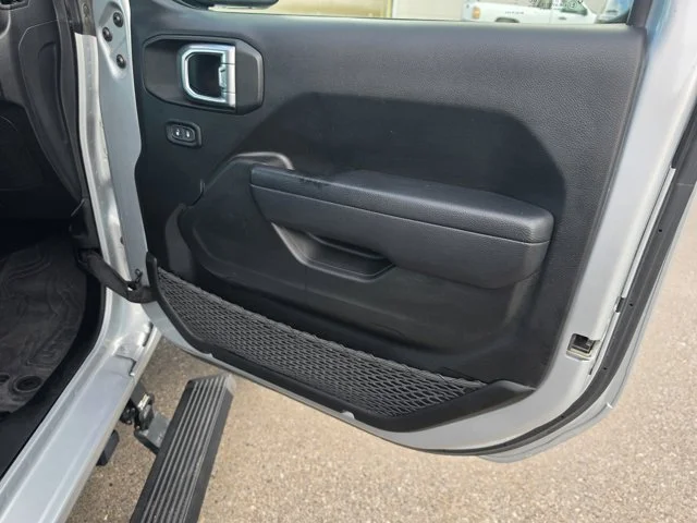 Used 2023 Silver Jeep Sport S image 21
