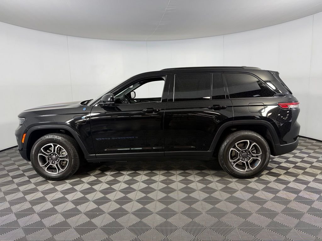 Used 2022 Black Jeep Trailhawk 4xe image 10