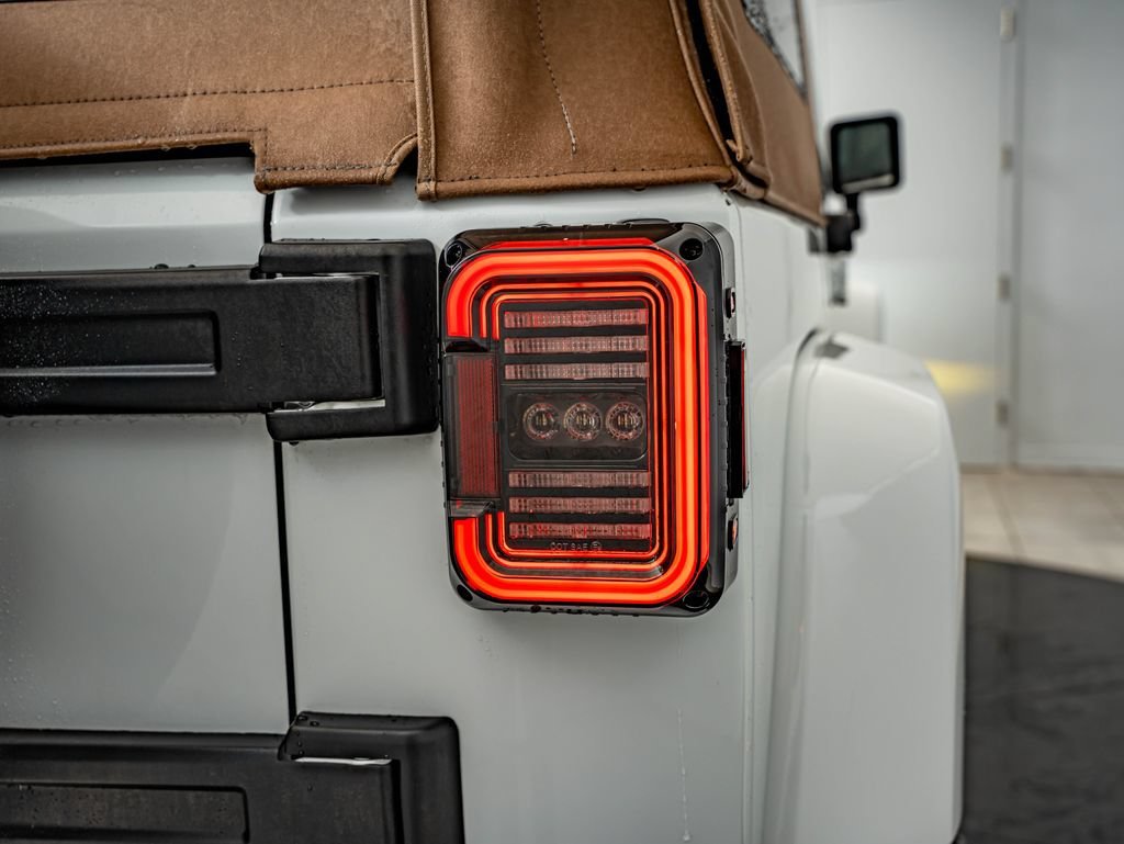 Used 2018 Bright White Clearcoat Jeep Unlimited Sport image 15