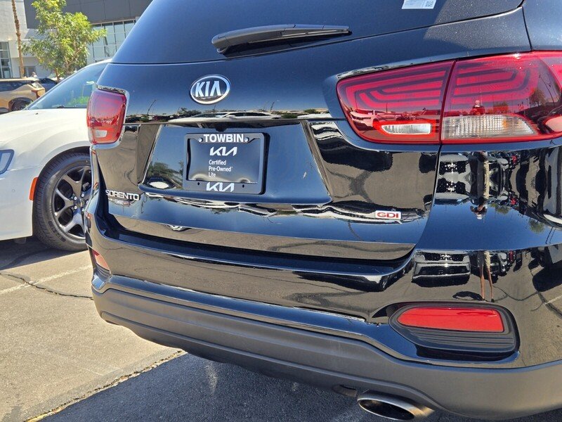 Used 2020 Ebony Black KIA L FWD image 5