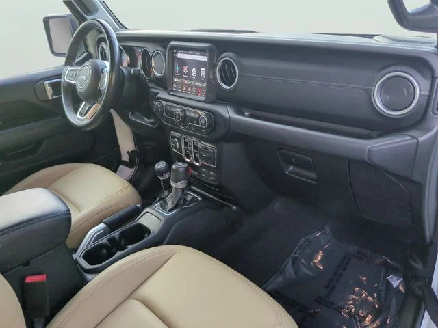 Used 2019 White Jeep Unlimited Sahara image 10