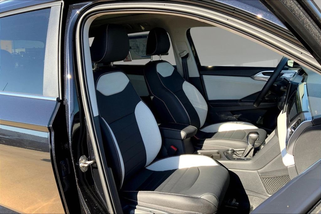 New 2026 Black Volkswagen 1.5T SEL image 11