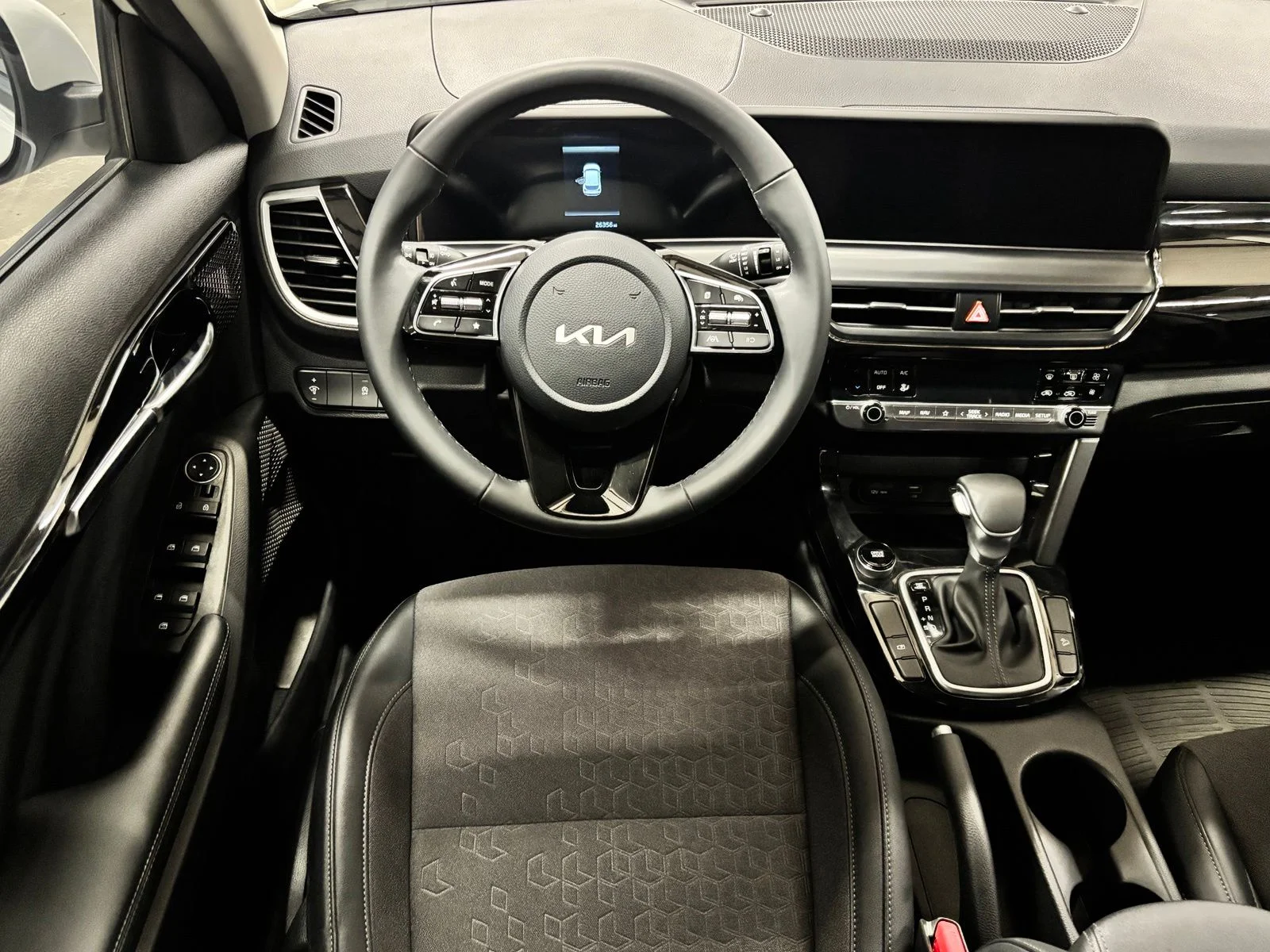 Used 2025 White Kia S image 11