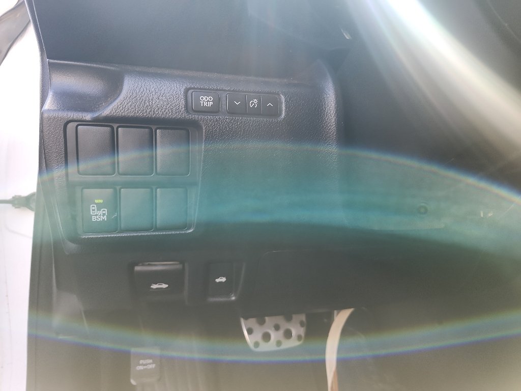 Used 2015 Starfire Pearl Lexus  image 26