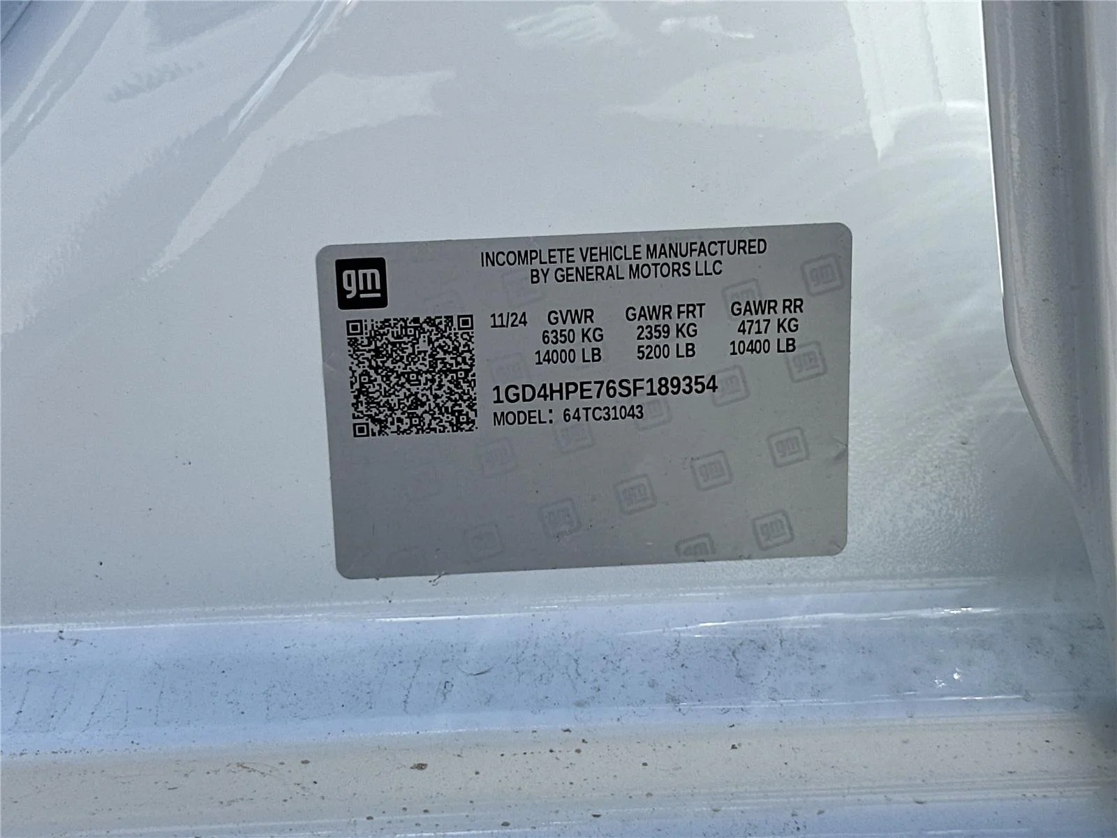 New 2025 Summit White GMC Pro image 28