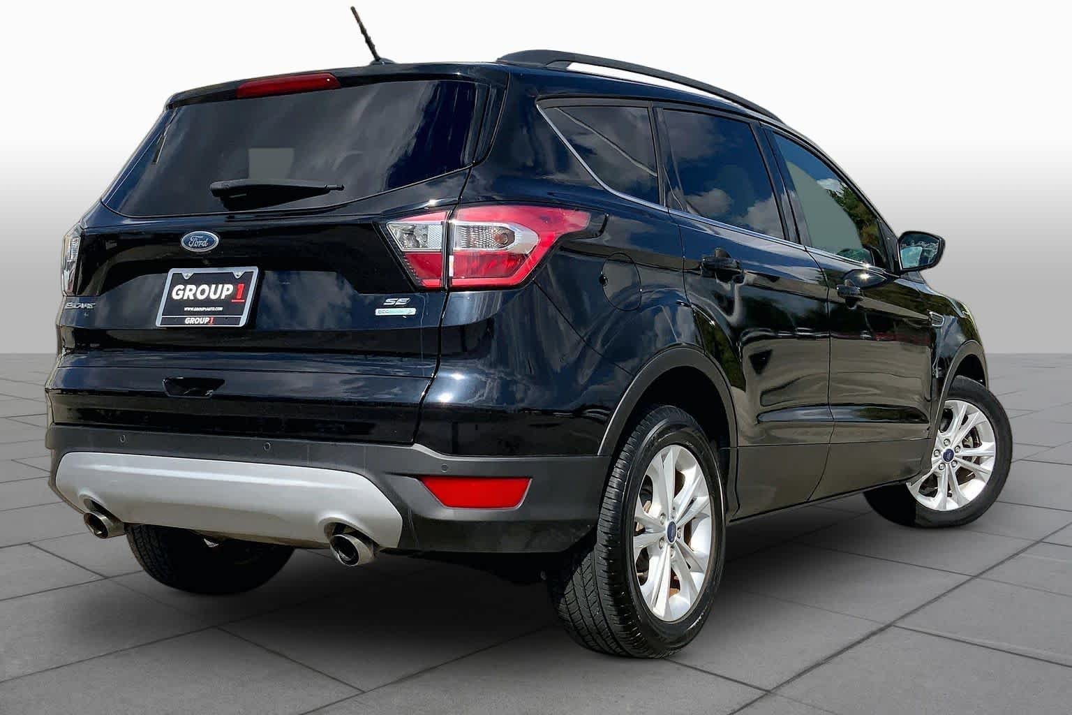 Used 2017 Shadow Black Ford SE image 13