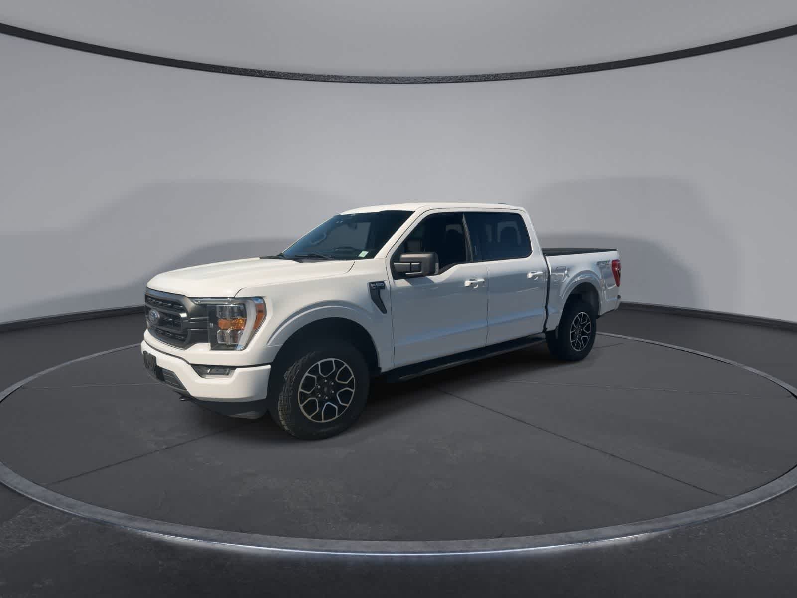 Certified Used 2022 Oxford White Clearcoat Ford XLT image 4