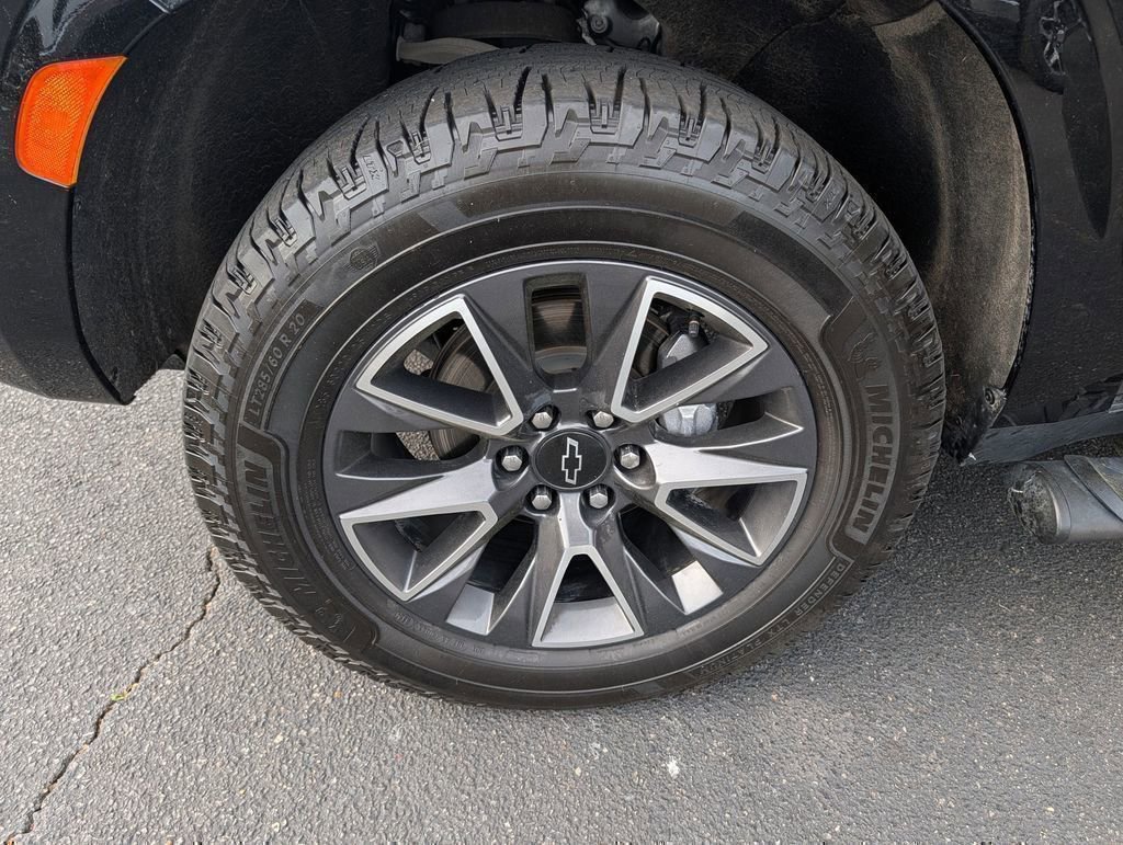 Used 2022 Black Chevrolet Z71 image 29