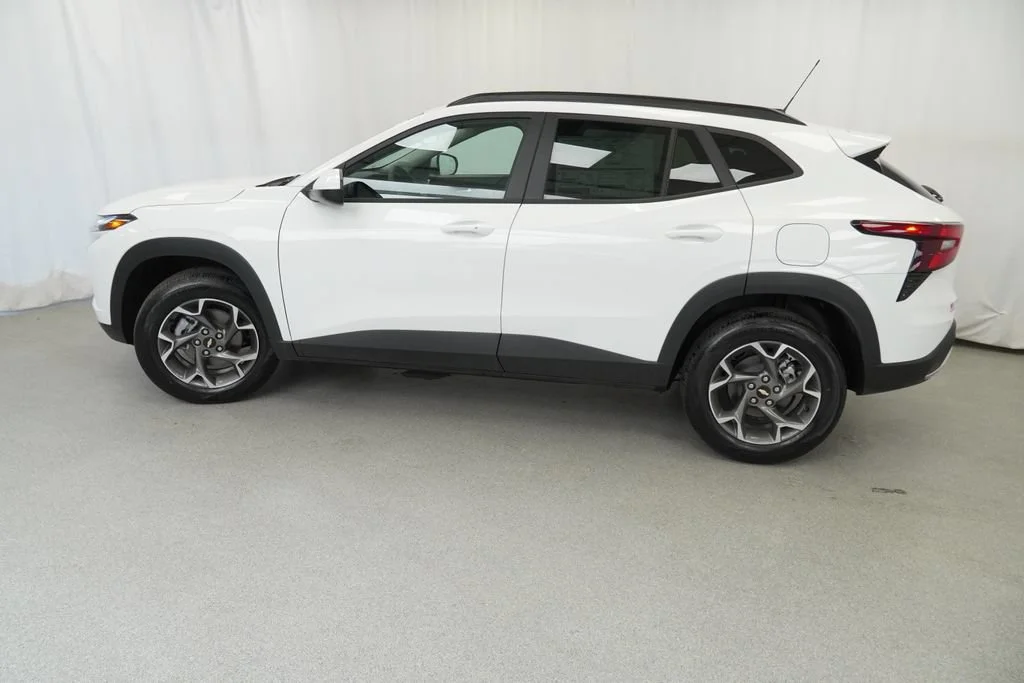 New 2026 Summit White Chevrolet LT image 37
