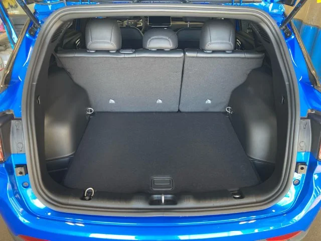 New 2026 Hydro Blue Pearl-Coat Exterior Paint Jeep Latitude image 22