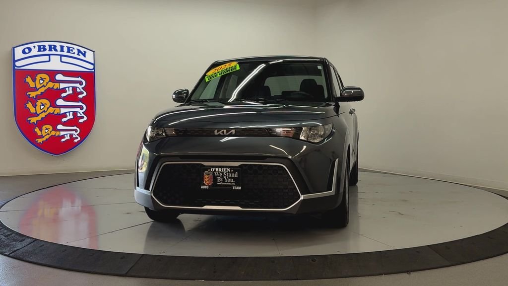 Used 2025  Kia LX image 9