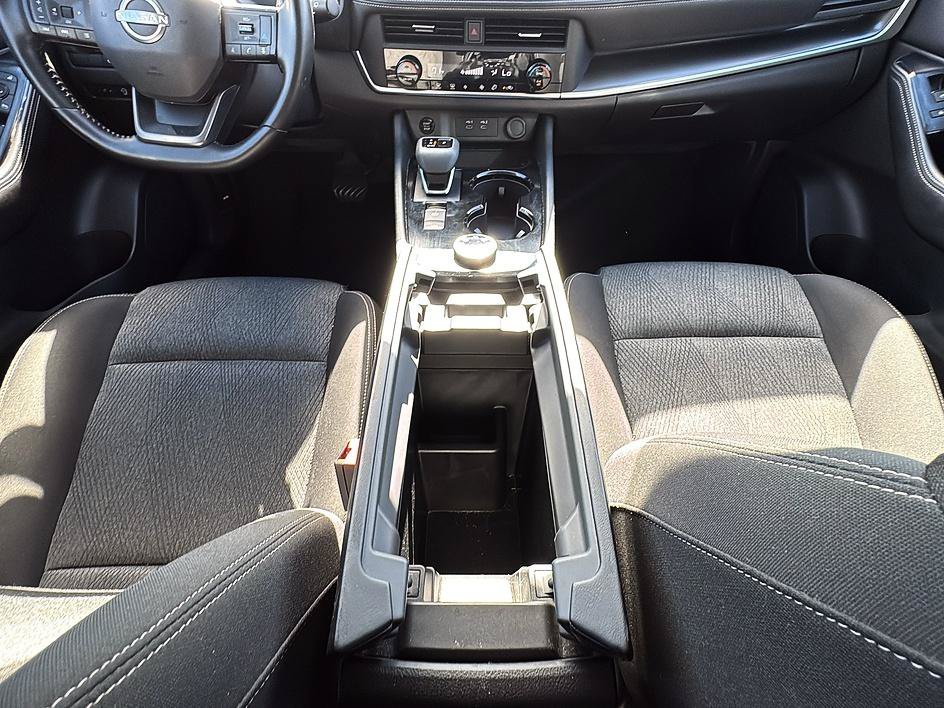 Used 2025 Brilliant Silver Metallic Nissan SV image 34