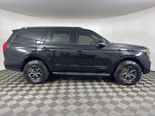 New 2025 Agate Black Metallic Ford Tremor image 2