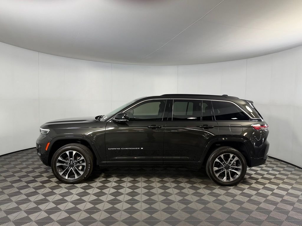 Certified Used 2024  Jeep Overland image 11