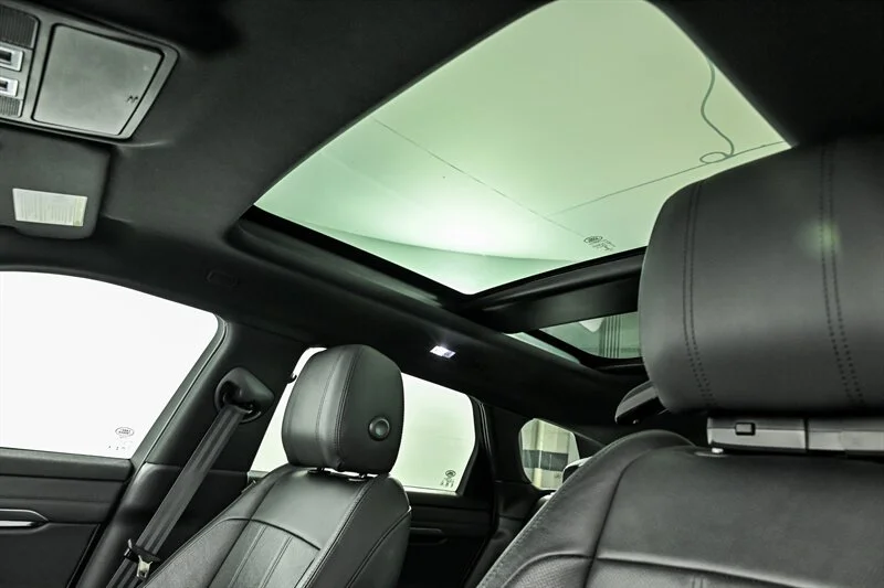 Used 2020 Corris Grey Metallic Land Rover SE image 19
