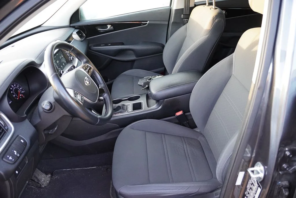 Used 2020 Gravity Gray Kia S image 4