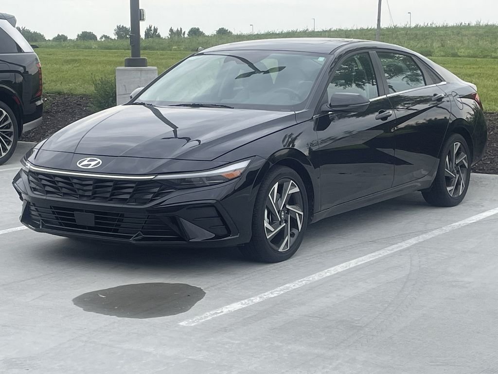 2025 Hyundai Elantra 2.0 Limited IVT's photo