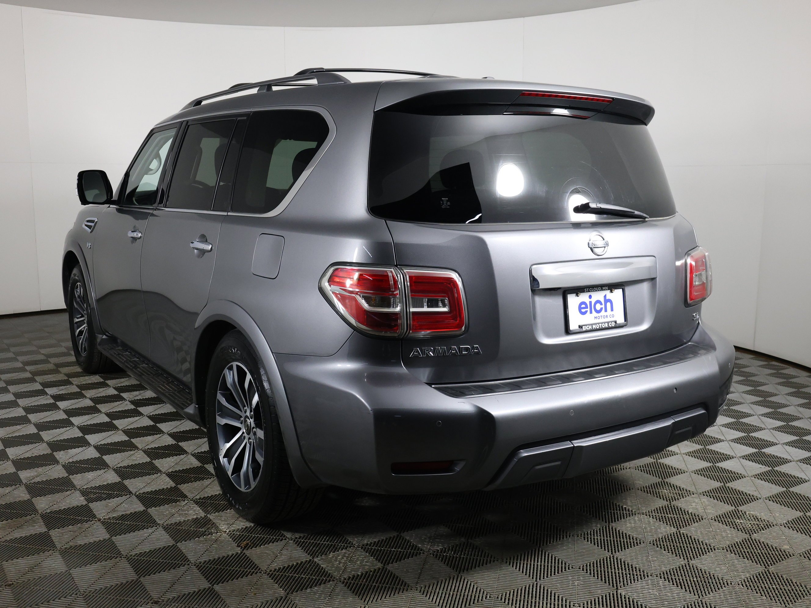 Used 2020 Gun Metallic Nissan SL image 4