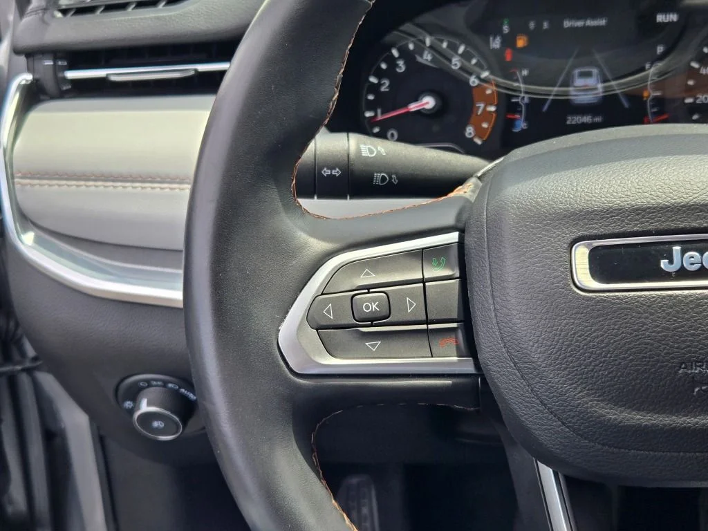 Used 2022 Silver Jeep Limited image 28