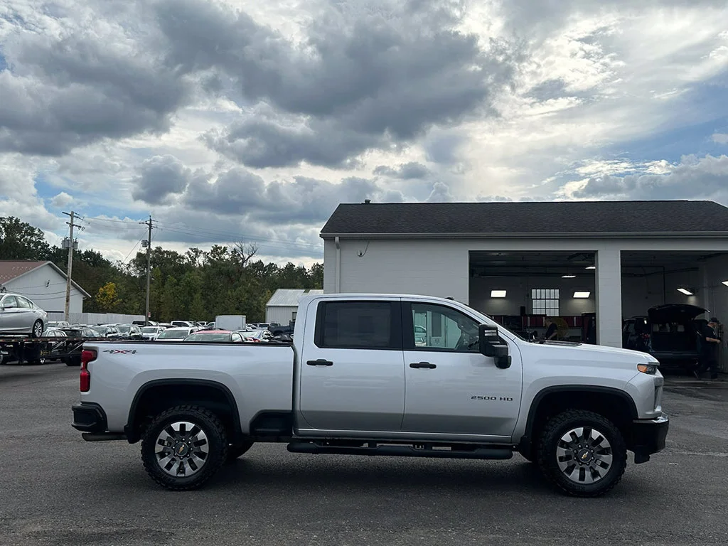 Used 2022 Silver Chevrolet Custom image 14