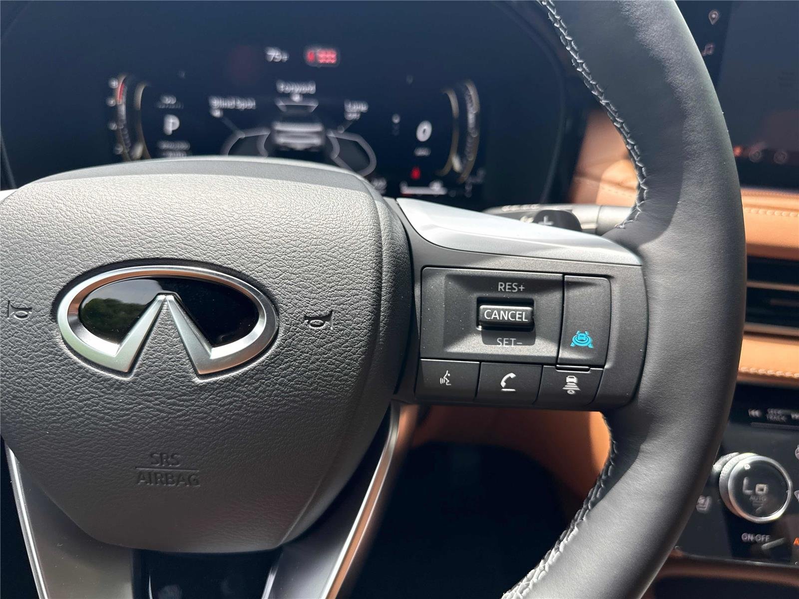 New 2027 2T RAD WHT INFINITI Autograph AWD image 19