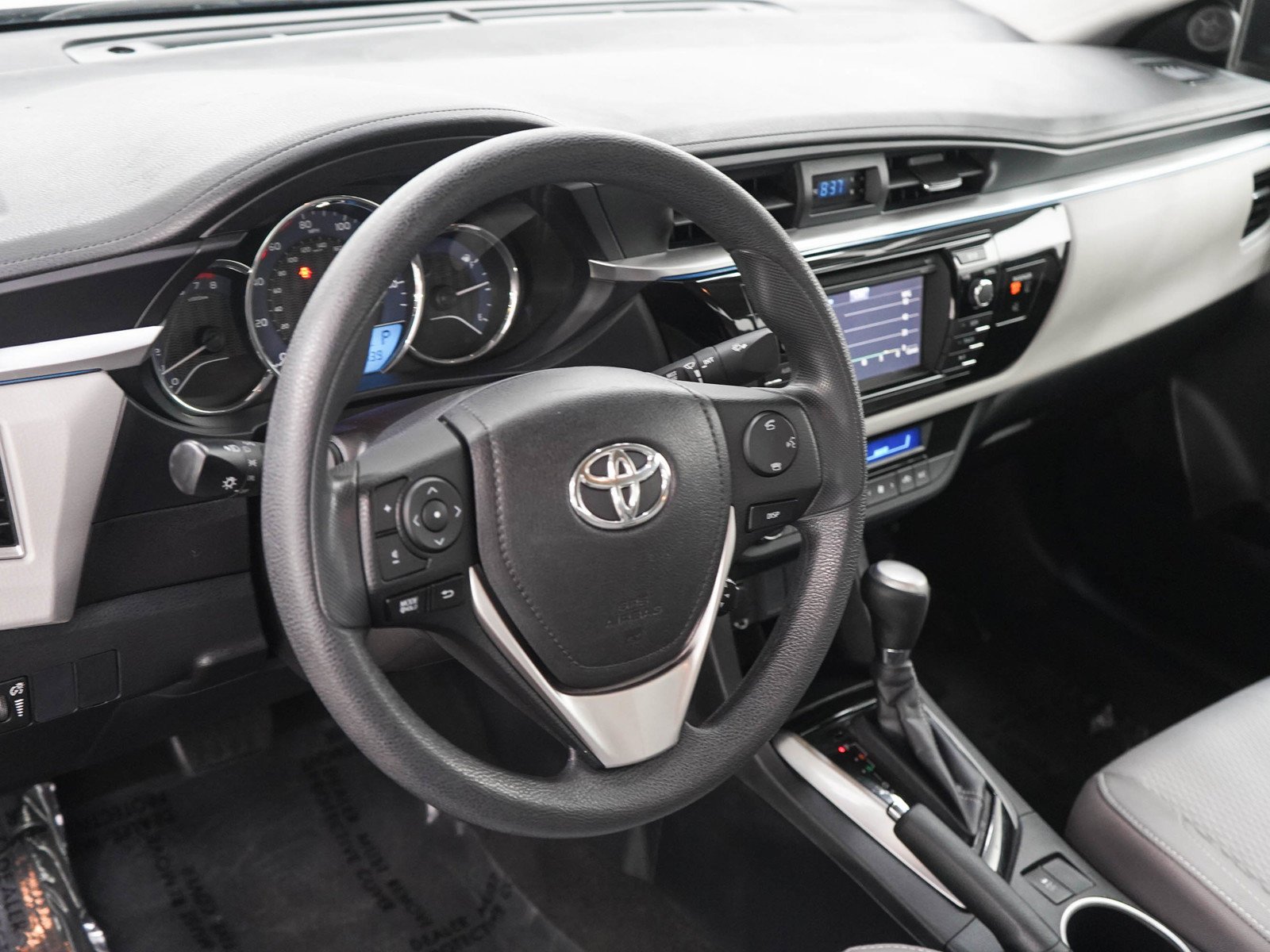 Used 2016 Barcelona Red Metallic Toyota LE image 19