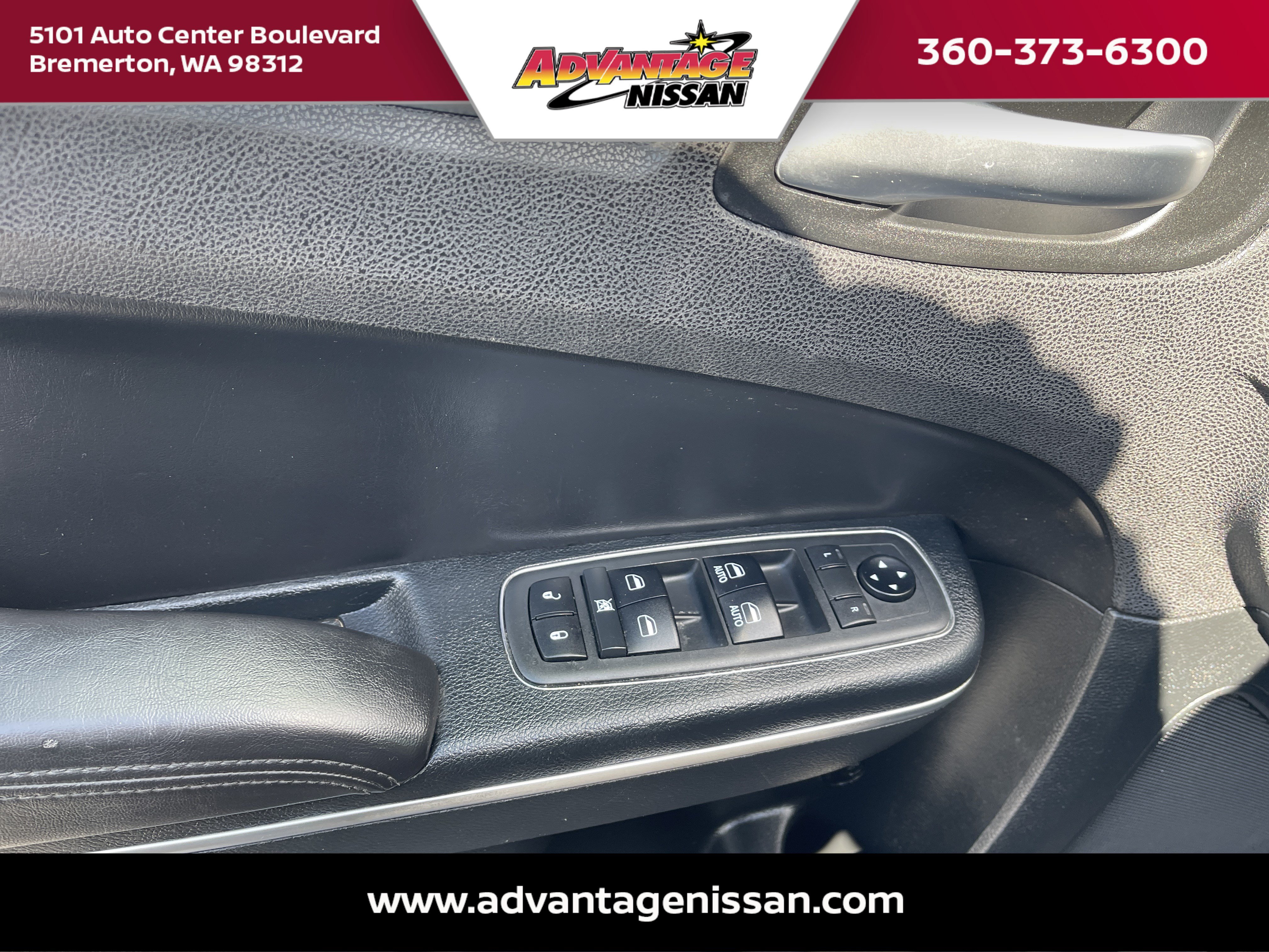 Used 2018 Granite Crystal Metallic Clearcoat Chrysler Touring image 15