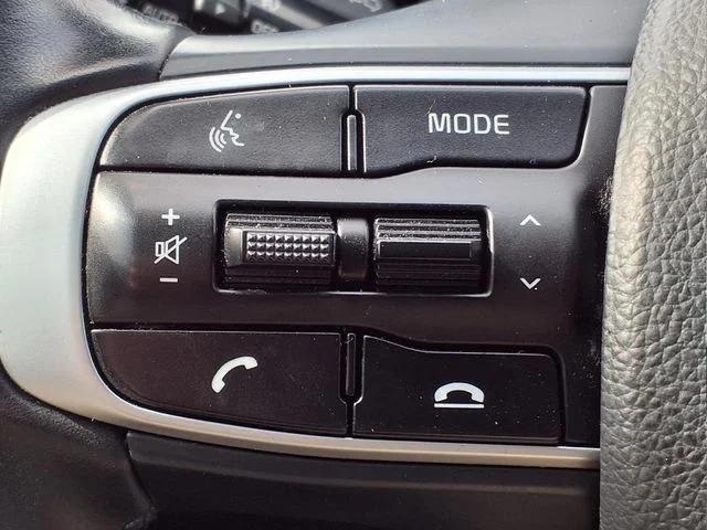 Used 2023 White Kia GT-Line image 26