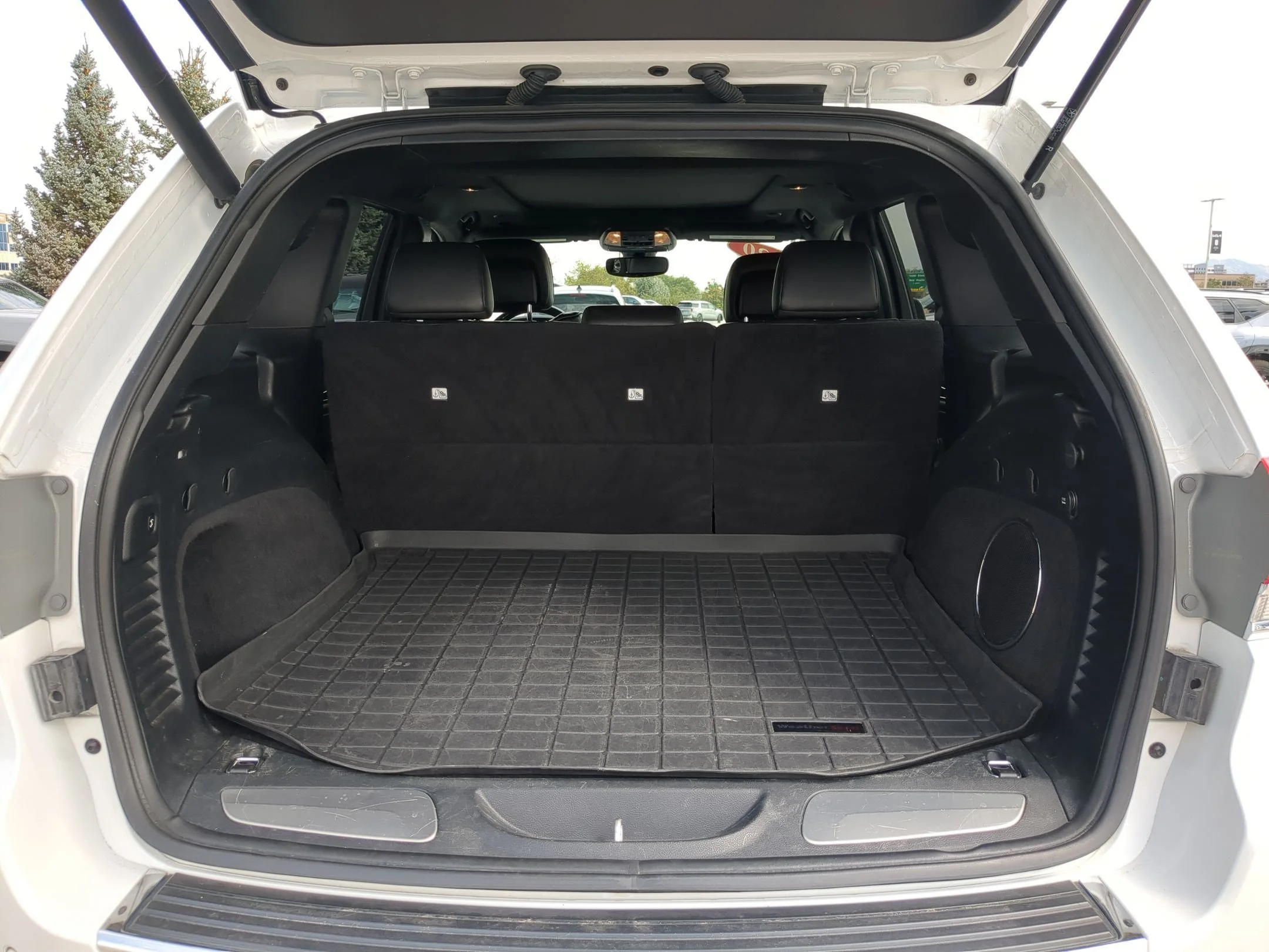 Used 2020 Bright White Clearcoat Jeep Overland image 33