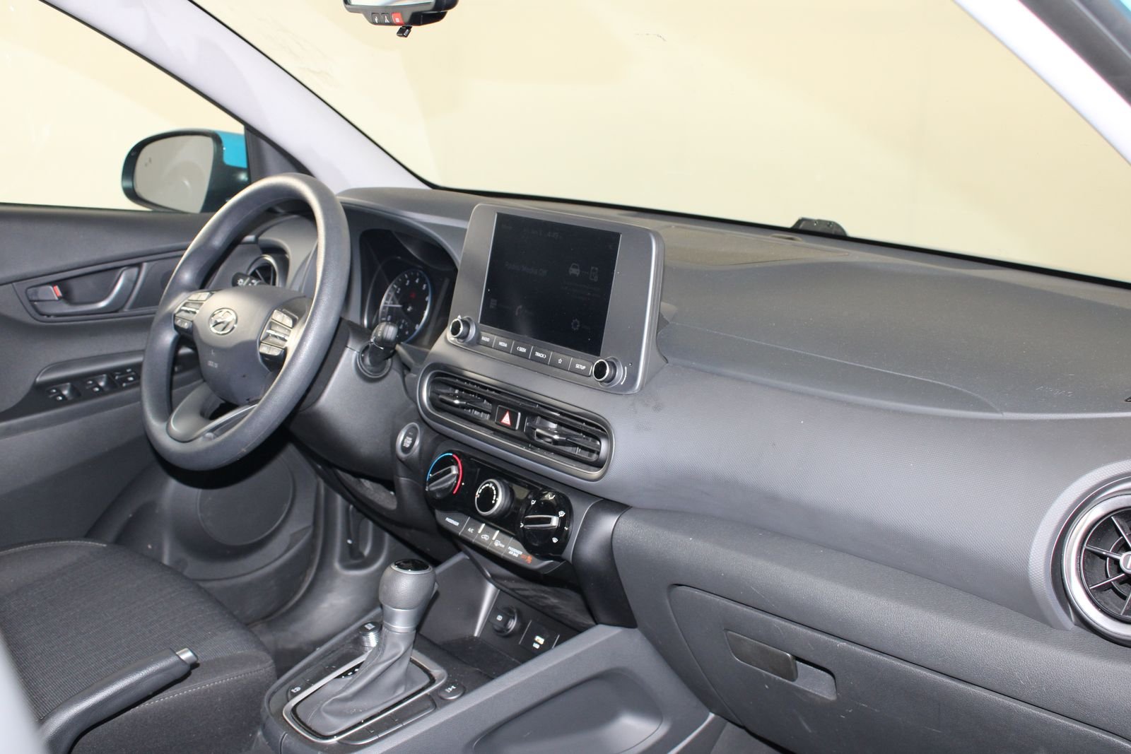 Used 2023 Green Hyundai SEL image 27